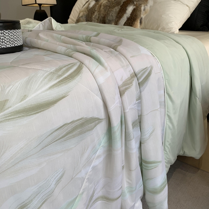 91家纺网 家纺一手货源 找家纺 奈萝家纺 2025新款A类凉感丝小凉皮夏被可机洗夏被新品空调被 羽毛绿