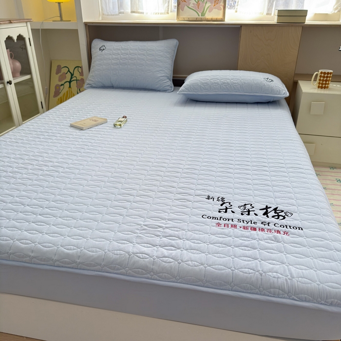 91家纺网 家纺一手货源 找家纺 云雀 2025新款A类加棉刺绣棉花床笠+盖毯 棉花床笠-浅蓝