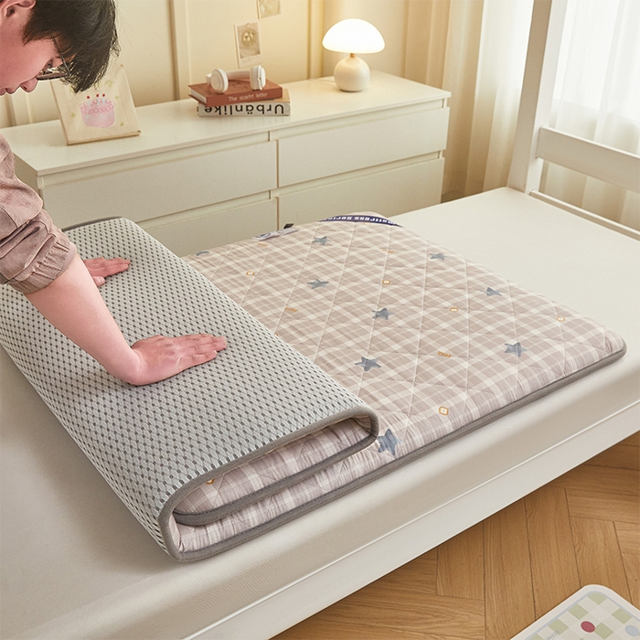 91家纺网 家纺一手货源 找家纺 丽诺床垫 2025新款全棉抗菌三明治学生床垫 星恋时刻