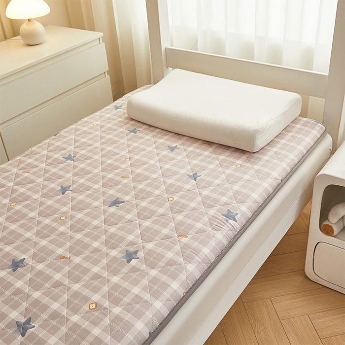 91家纺网 家纺一手货源 找家纺 丽诺床垫 2025新款全棉抗菌三明治学生床垫 星恋时刻