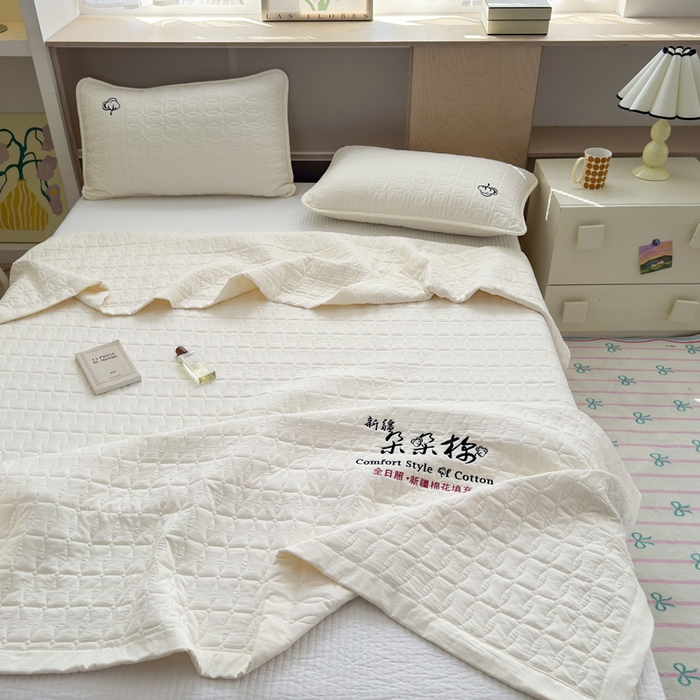 91家纺网 家纺一手货源 找家纺 云雀 2025新款A类加棉刺绣棉花床笠+盖毯 棉花盖毯-米白