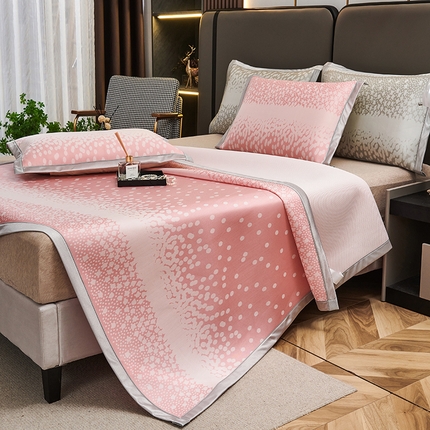 91家纺网 家纺一手货源 找家纺 悦织湾家纺2025新款三明治碳光提花冰藤席三件套2025新款夏凉席冰丝席子藤席轻奢时尚电商直播热销款 波点-粉