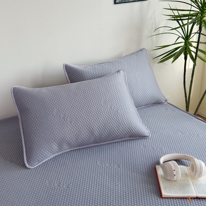 91家纺网 家纺一手货源 找家纺 许林2025新款凉豆豆床席 简约灰