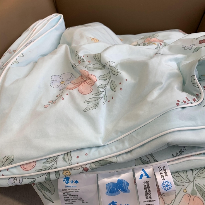 91家纺网 家纺一手货源 找家纺 奈萝家纺 2025新款A类凉感丝小凉皮夏被可机洗夏被新品空调被 夏花蓝