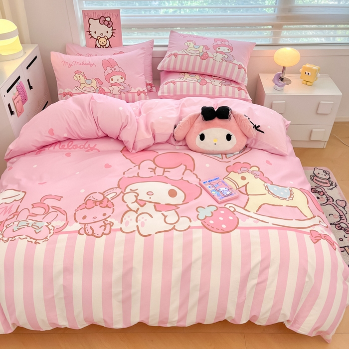 91家纺网 家纺一手货源 找家纺 暮思家居 2025新款正版授权三丽鸥大阪全棉数码印花纯棉四件套系列-第三批(专版花型) 大版-条纹美乐蒂