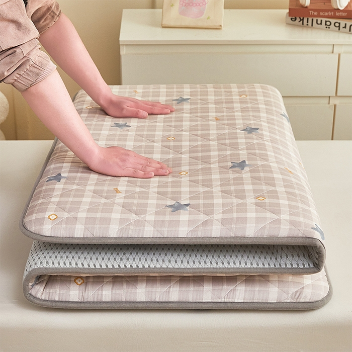 91家纺网 家纺一手货源 找家纺 丽诺床垫 2025新款全棉抗菌三明治学生床垫 星恋时刻