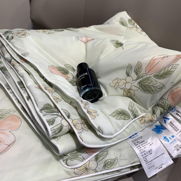 91家纺网 家纺一手货源 找家纺 奈萝家纺 2025新款A类凉感丝小凉皮夏被可机洗夏被新品空调被 香梨