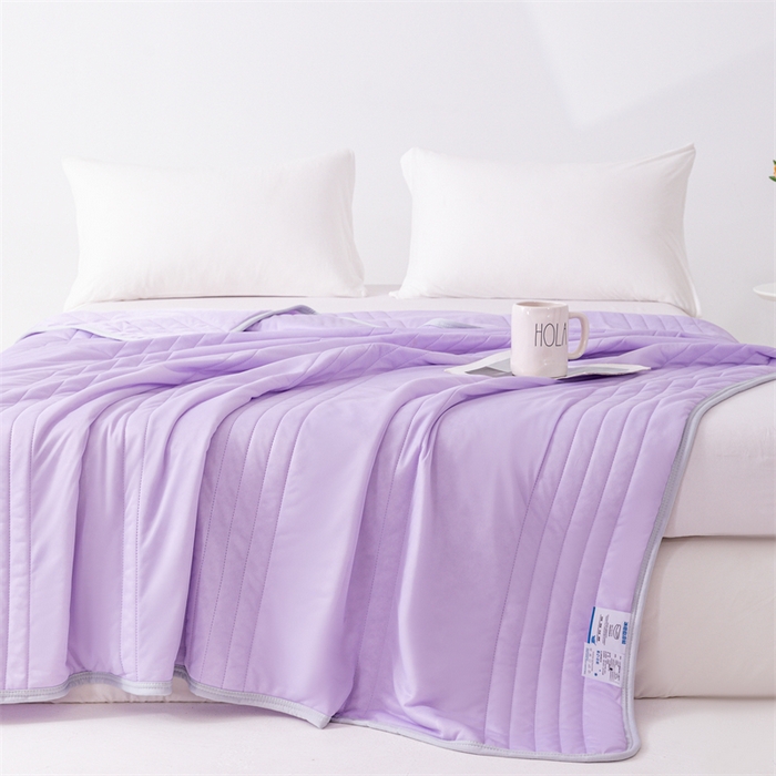 91家纺网 家纺一手货源 找家纺 梵心家纺2025新款简约冰激凌凉感丝夏被夏凉被空调被 紫色