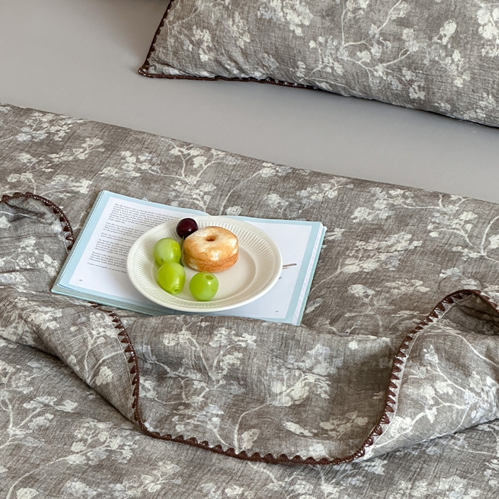 91家纺网 家纺一手货源 找家纺 三朵家纺 2025春夏新款全棉纯棉双层绉绉纱三角针夏被夏凉被空调被 花枝漫舞