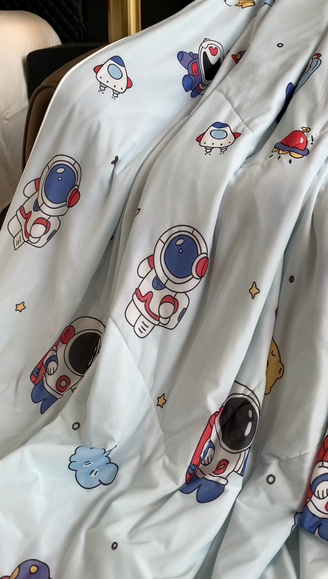 91家纺网 家纺一手货源 找家纺 奈萝家纺 2025新款A类凉感丝小凉皮夏被可机洗夏被新品空调被 宇航员