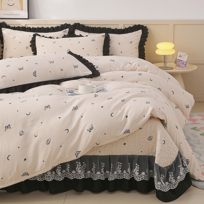 91家纺网 家纺一手货源 找家纺 铠畅  2025新款法式花边云朵棉床盖款夏被四件套 蝶梦