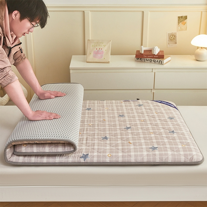 91家纺网 家纺一手货源 找家纺 丽诺床垫 2025新款全棉抗菌三明治学生床垫 星恋时刻