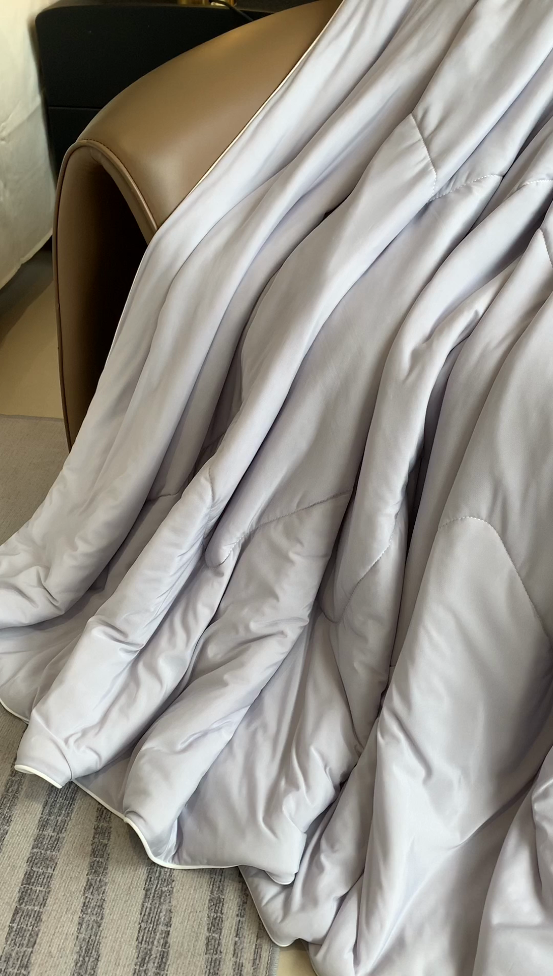 91家纺网 家纺一手货源 找家纺 奈萝家纺 2025新款A类凉感丝小凉皮夏被可机洗夏被新品空调被 幽兰拿铁