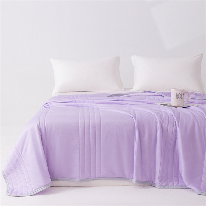 91家纺网 家纺一手货源 找家纺 梵心家纺2025新款简约冰激凌凉感丝夏被夏凉被空调被 紫色