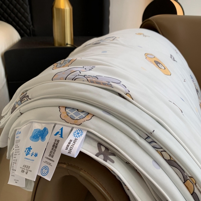 91家纺网 家纺一手货源 找家纺 奈萝家纺 2025新款A类凉感丝小凉皮夏被可机洗夏被新品空调被 小企鹅