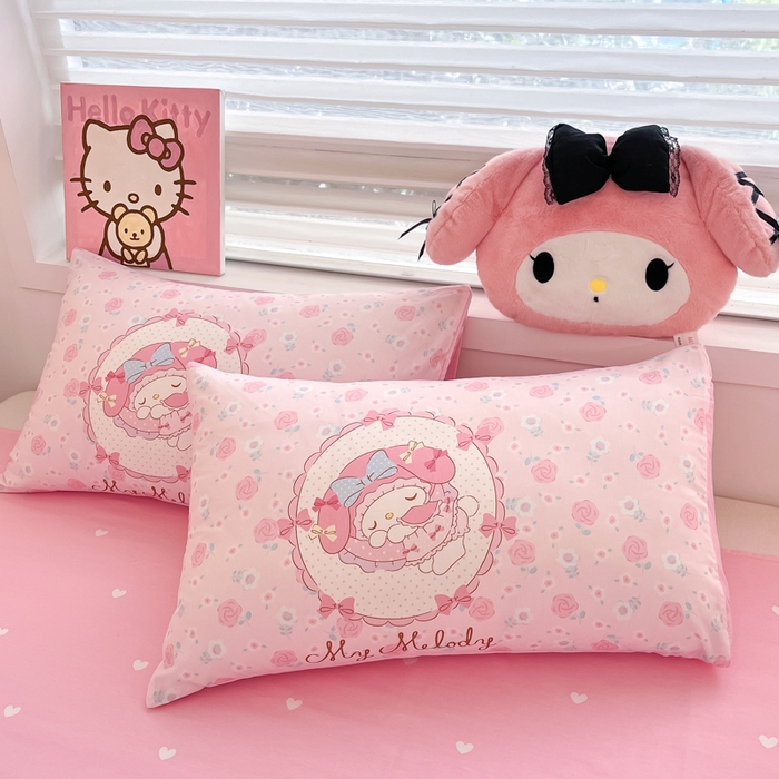 91家纺网 家纺一手货源 找家纺 暮思家居 2025新款正版授权三丽鸥大阪全棉数码印花纯棉四件套系列-第三批(专版花型) 大版-花园美乐蒂