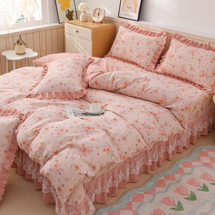 91家纺网 家纺一手货源 找家纺 铠畅  2025新款法式花边云朵棉床盖款夏被四件套 繁花