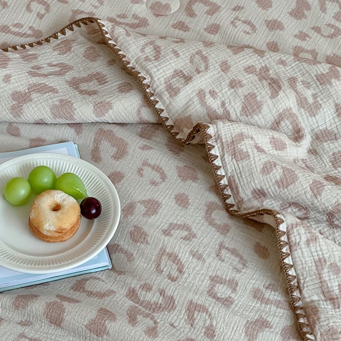 91家纺网 家纺一手货源 找家纺 三朵家纺 2025春夏新款全棉纯棉双层绉绉纱三角针夏被夏凉被空调被 时尚生活