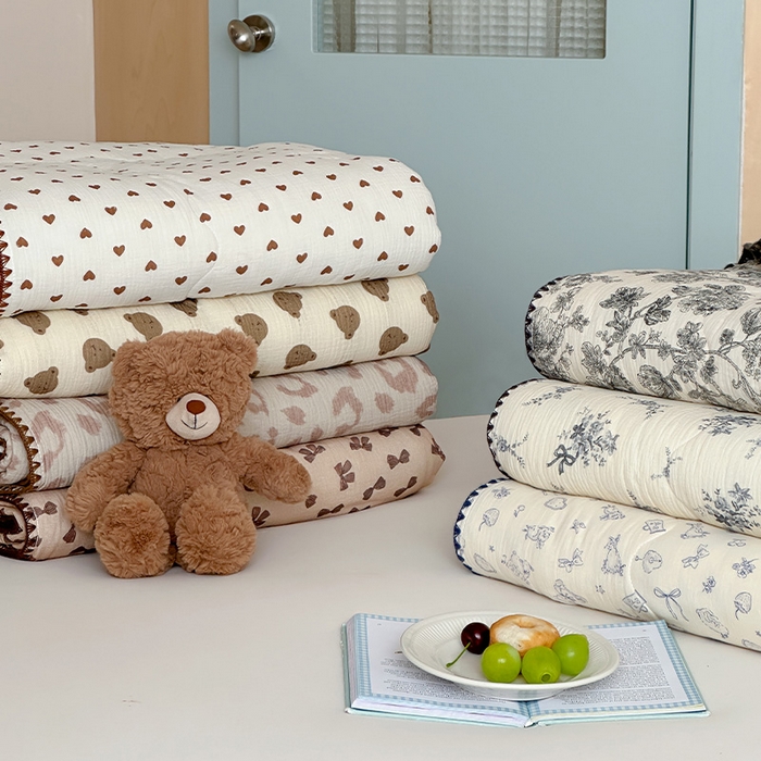 91家纺网 家纺一手货源 找家纺 （总）三朵家纺 2025春夏新款全棉纯棉双层绉绉纱三角针夏被夏凉被空调被