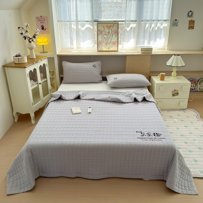 91家纺网 家纺一手货源 找家纺 云雀 2025新款A类加棉刺绣棉花床笠+盖毯 棉花盖毯-灰