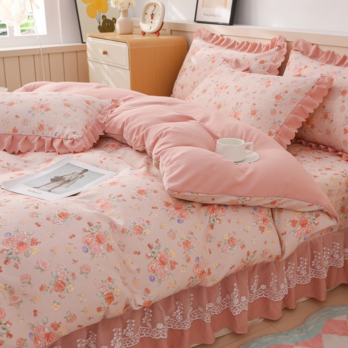 91家纺网 家纺一手货源 找家纺 铠畅  2025新款法式花边云朵棉床盖款夏被四件套 繁花