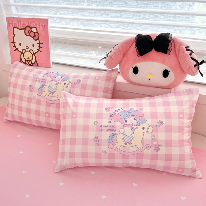 91家纺网 家纺一手货源 找家纺 暮思家居 2025新款正版授权三丽鸥大阪全棉数码印花纯棉四件套系列-第三批(专版花型) 大版-格子美乐蒂