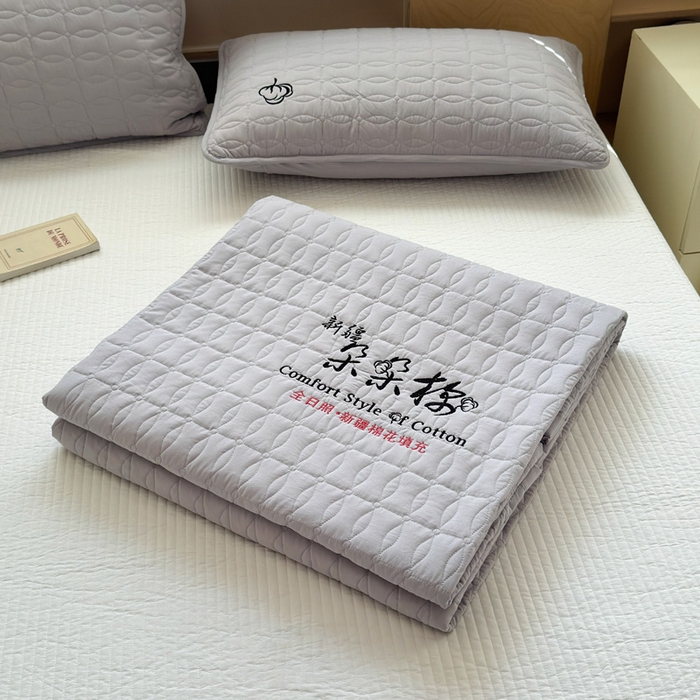 91家纺网 家纺一手货源 找家纺 云雀 2025新款A类加棉刺绣棉花床笠+盖毯 棉花盖毯-灰