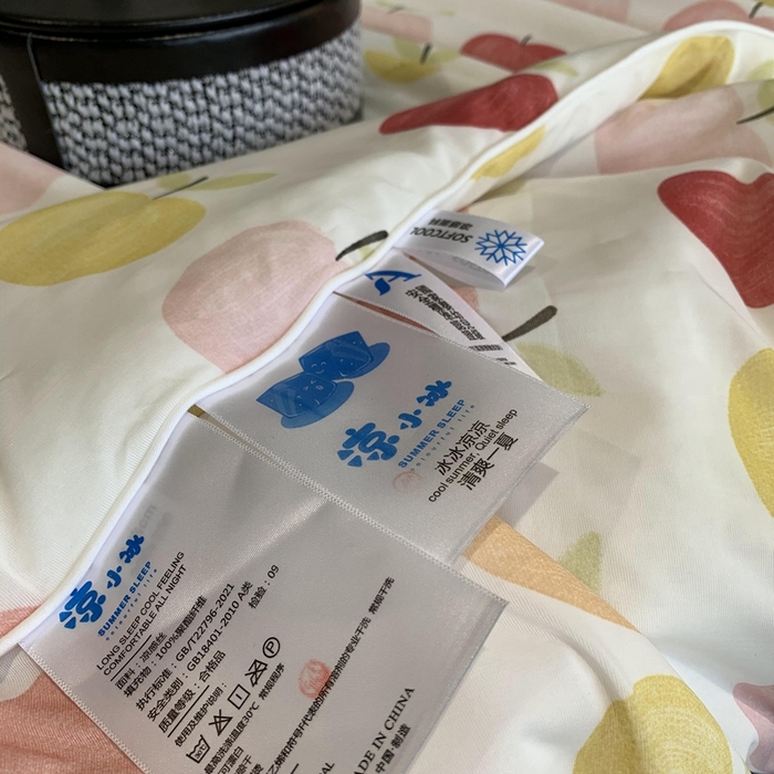 91家纺网 家纺一手货源 找家纺 奈萝家纺 2025新款A类凉感丝小凉皮夏被可机洗夏被新品空调被 小苹果粉