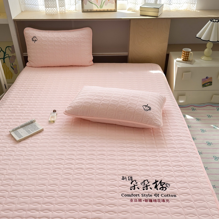 91家纺网 家纺一手货源 找家纺 云雀 2025新款A类加棉刺绣棉花床笠+盖毯 棉花床笠-玉粉