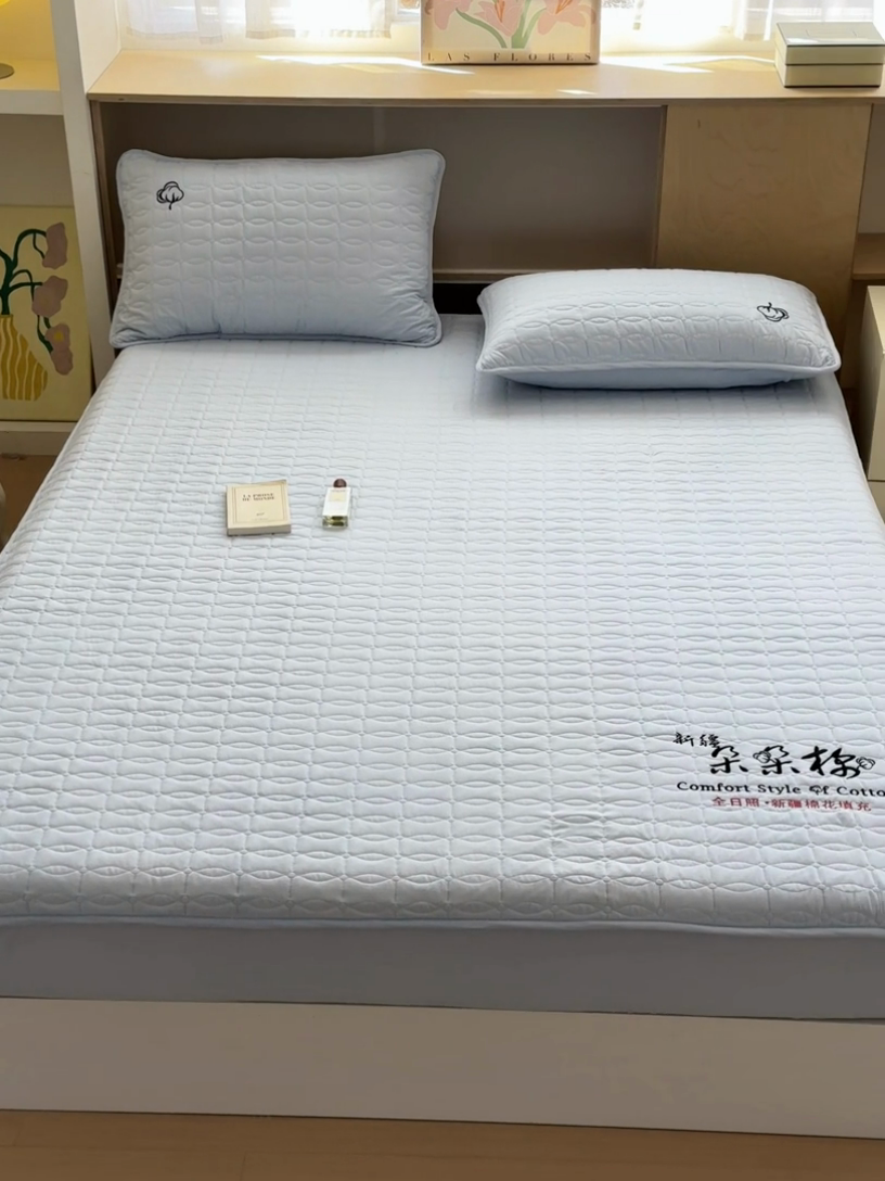 91家纺网 家纺一手货源 找家纺 云雀 2025新款A类加棉刺绣棉花床笠+盖毯 棉花床笠-浅蓝