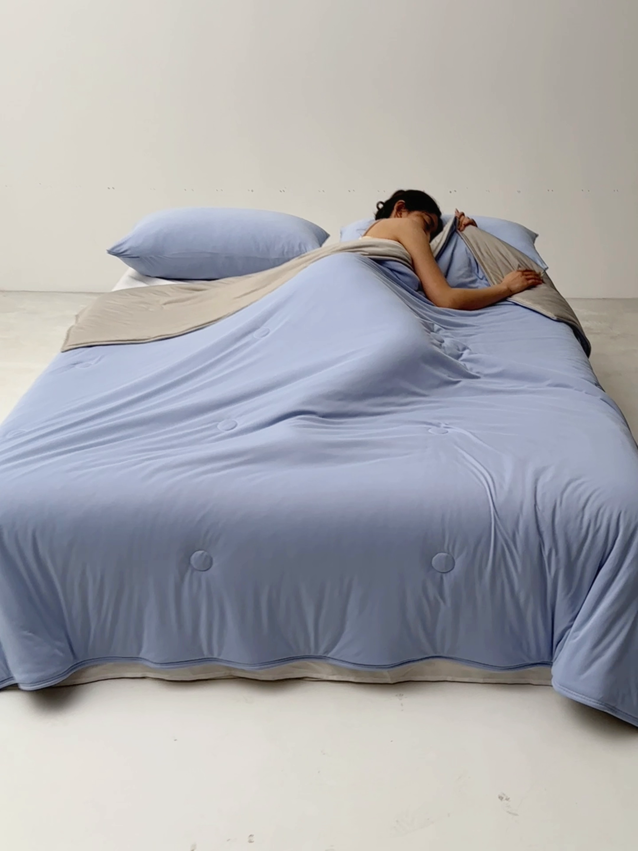 91家纺网 家纺一手货源 找家纺 欧邦 2025春夏新款Pro+深睡双面用锦纶夏被空调被 雾蓝