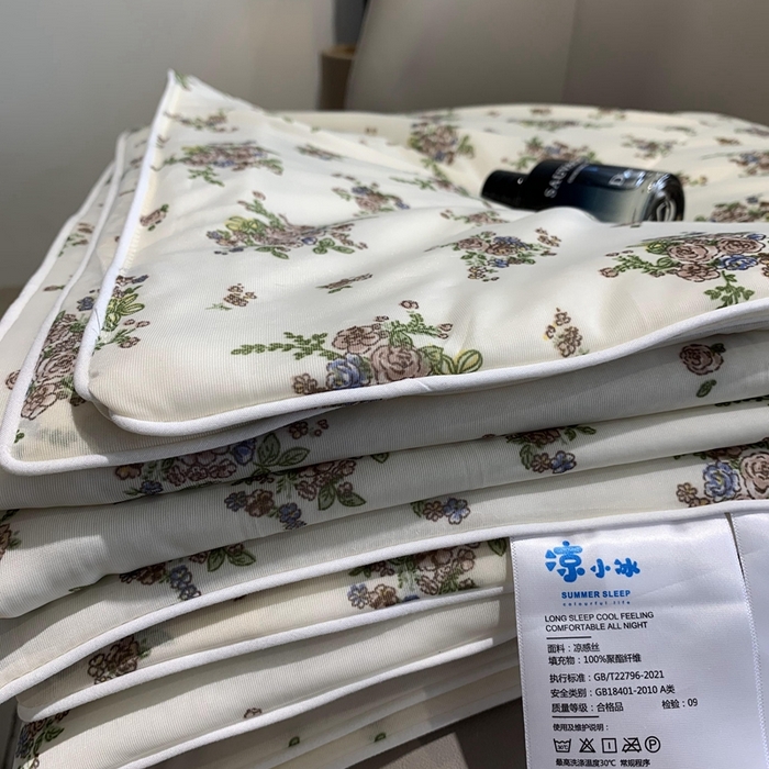 91家纺网 家纺一手货源 找家纺 奈萝家纺 2025新款A类凉感丝小凉皮夏被可机洗夏被新品空调被 碎花情怀