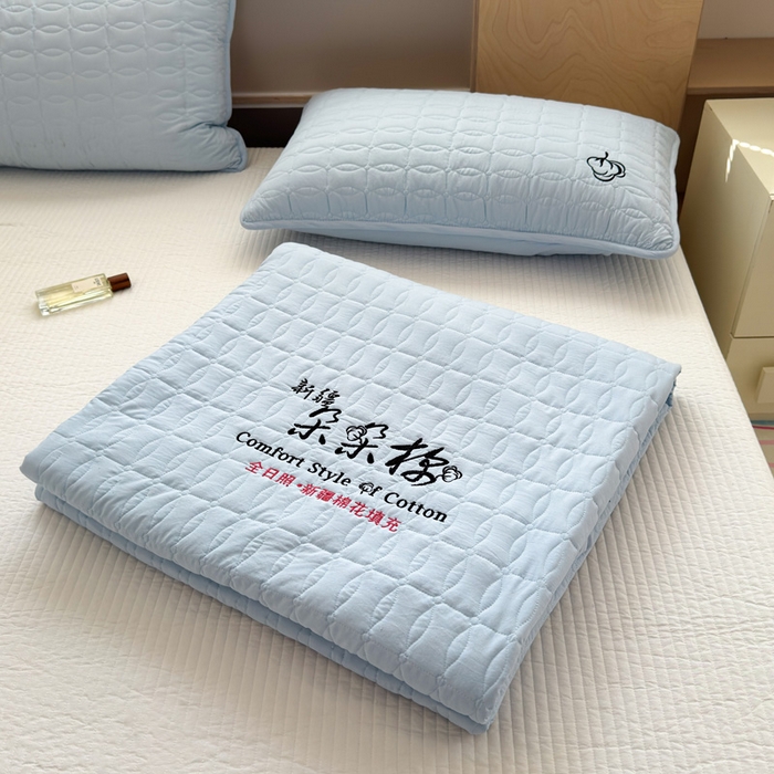 91家纺网 家纺一手货源 找家纺 云雀 2025新款A类加棉刺绣棉花床笠+盖毯 棉花盖毯-浅蓝