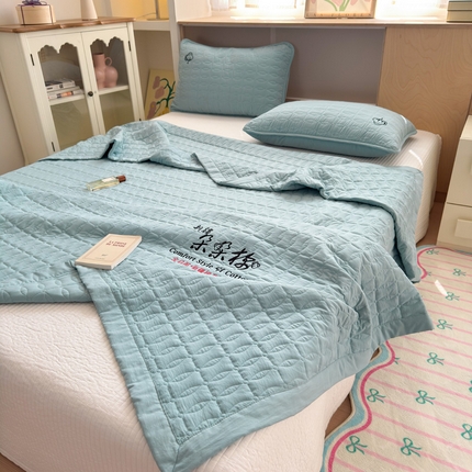 91家纺网 家纺一手货源 找家纺 （总）云雀 2025新款A类加棉刺绣棉花床笠+盖毯