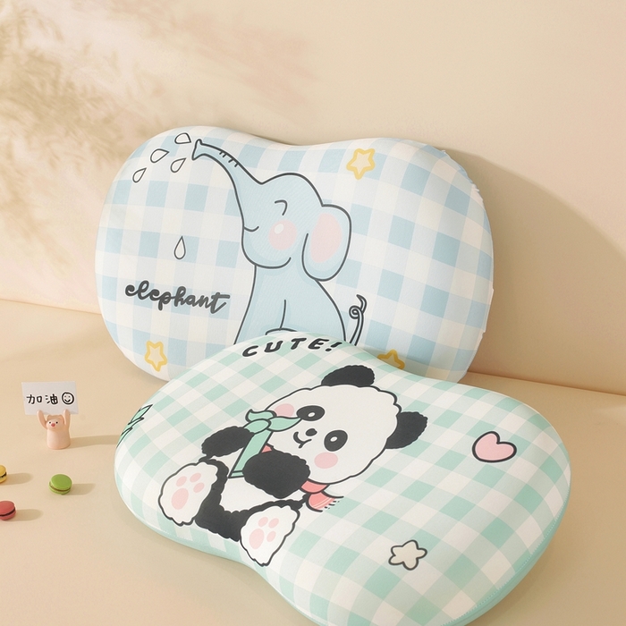 91家纺网 家纺一手货源 找家纺 温蔓2025新款冰感丝卡通印花猫肚枕 爱心熊绿35*55加内胆