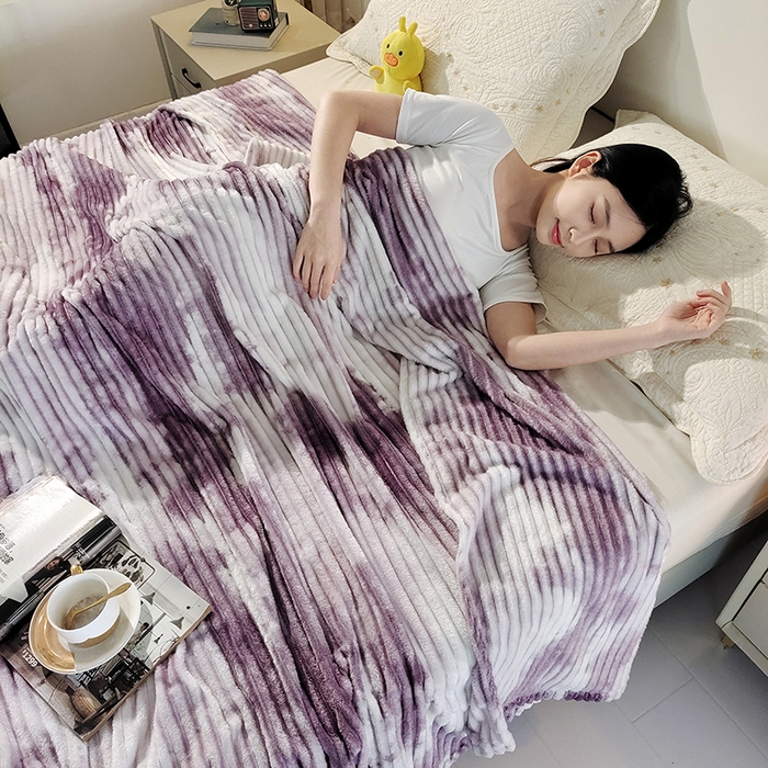 91家纺网 家纺一手货源 找家纺 巴木赫2025新款200g水墨印染抽条毛毯毯子 紫色