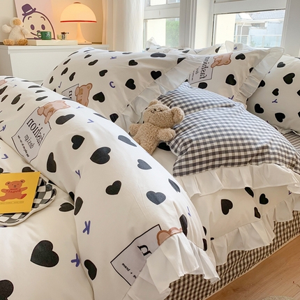 91家纺网 家纺一手货源 找家纺 2025新款公主风四件套全棉纯棉白花边被套床单款式三件套 爱心小熊