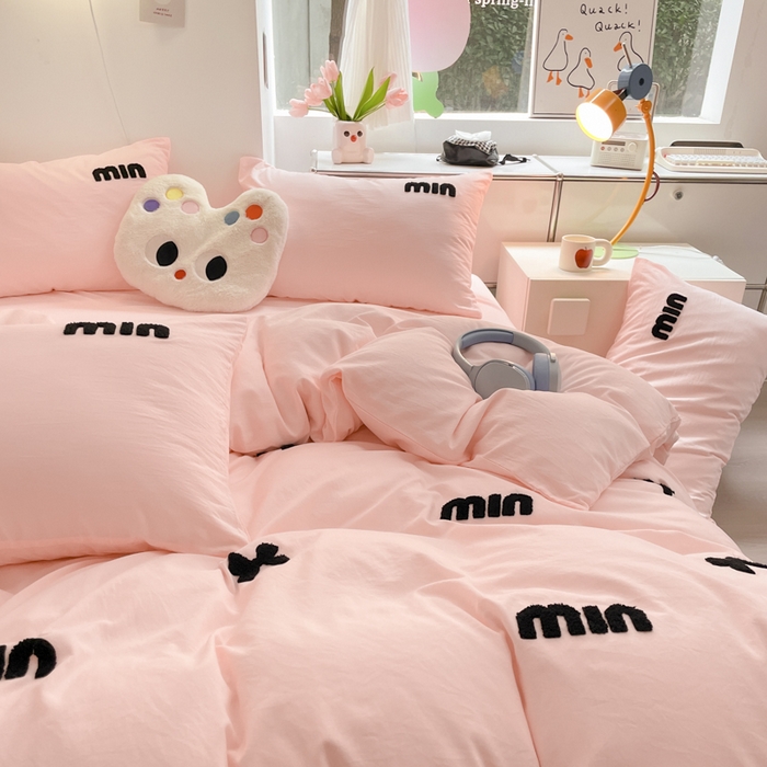 91家纺网 家纺一手货源 找家纺 优卡迪家纺馆 2025新款水洗棉毛巾绣四件套（下载文件夹包含买家秀） 迷你情结-玉粉