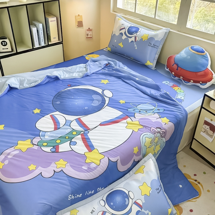 91家纺网 家纺一手货源 找家纺 博雅 2025新款A类大版数码印花冰丝凉席可组合凉感丝夏被-宇航员 星际宇航员