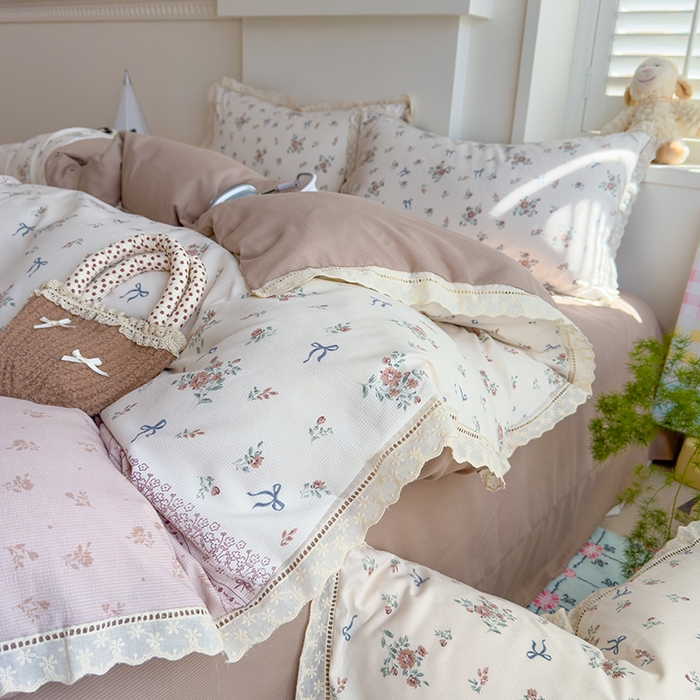 91家纺网 家纺一手货源 找家纺 竹合家纺 2025新款春日碎花法式镂空花边款式提花皱皱四件套 法式-海岛清茶