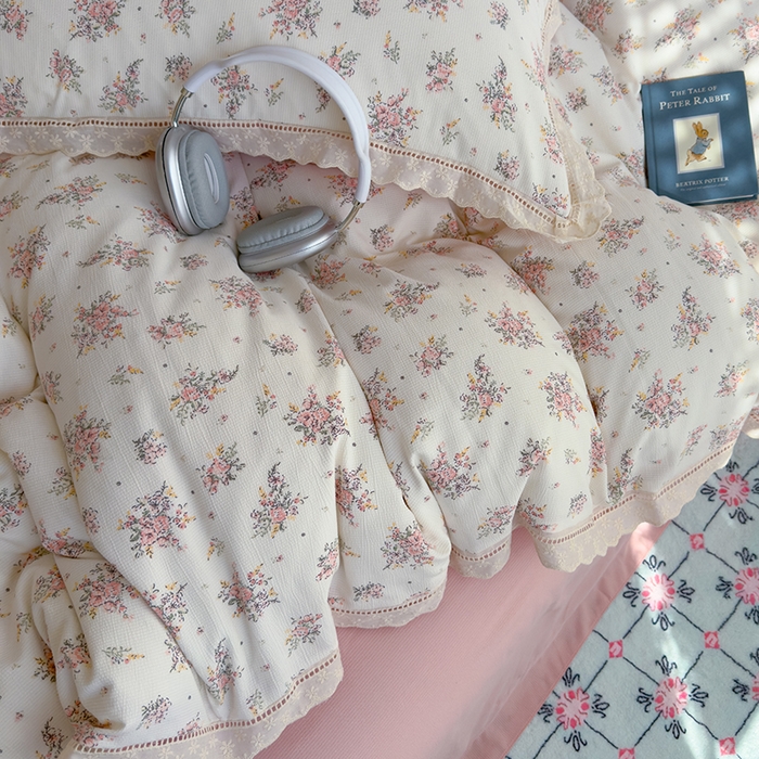 91家纺网 家纺一手货源 找家纺 竹合家纺 2025新款春日碎花法式镂空花边款式提花皱皱四件套 法式-粉格花园