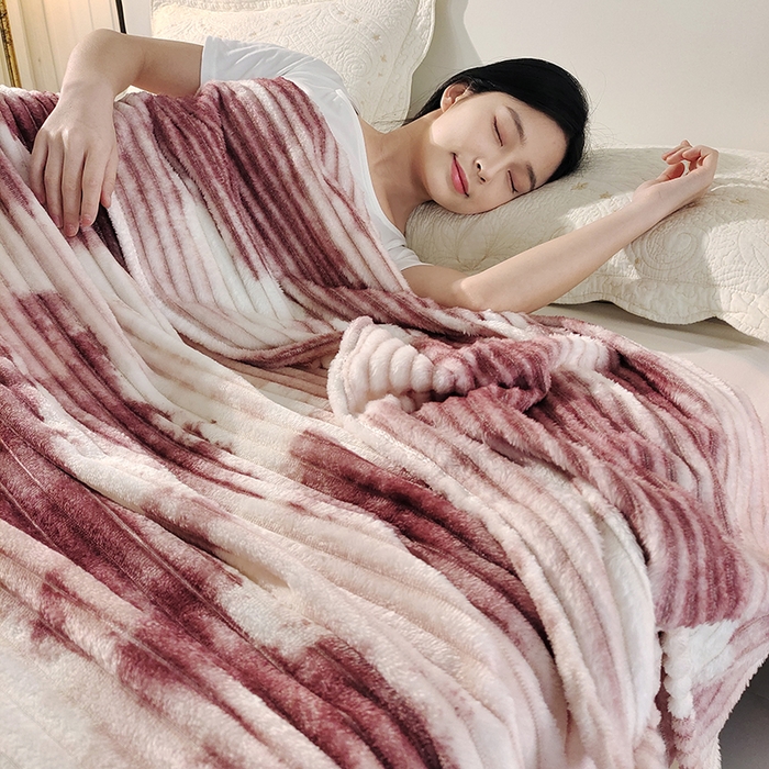 91家纺网 家纺一手货源 找家纺 巴木赫2025新款200g水墨印染抽条毛毯毯子 红棕