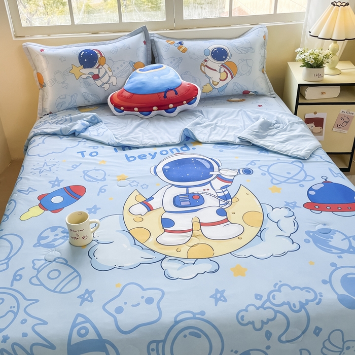 91家纺网 家纺一手货源 找家纺 博雅 2025新款A类大版数码印花冰丝凉席可组合凉感丝夏被-宇航员 绘画宇航员