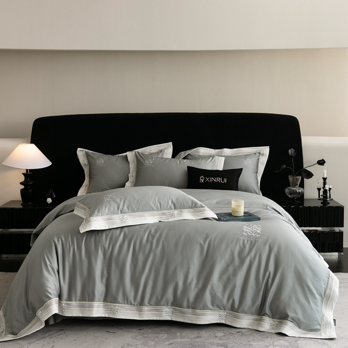 91家纺网 家纺一手货源 找家纺 馨蕊家居 2025新款100s高奢典藏简约全棉系列四件套-棉罗莎 棉罗莎-高级灰