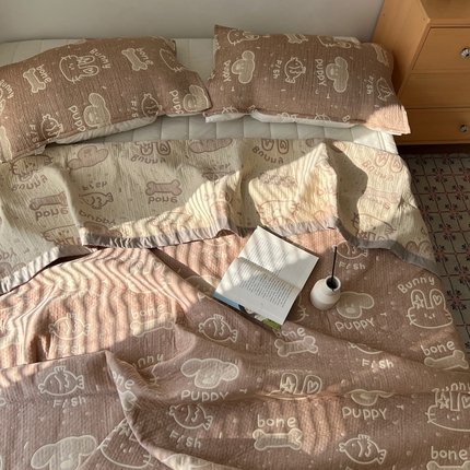 91家纺网 家纺一手货源 找家纺 桃喜 2025新款A类全棉三层纱布提花多功能夏被盖毯床盖枕巾 卡通漫画