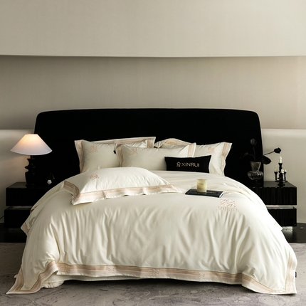 91家纺网 家纺一手货源 找家纺 馨蕊家居 2025新款100s高奢典藏简约全棉系列四件套-棉罗莎 棉罗莎-月光白
