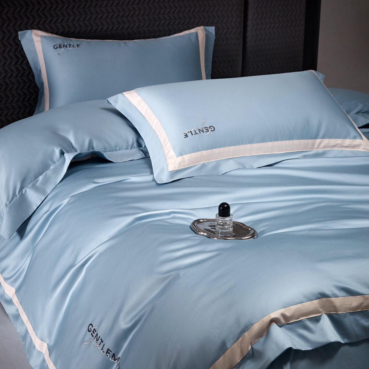 91家纺网 家纺一手货源 找家纺 佳汐蓝家纺 2025春夏新款新疆棉纯棉轻奢四件套（贴边款） 景澜蓝