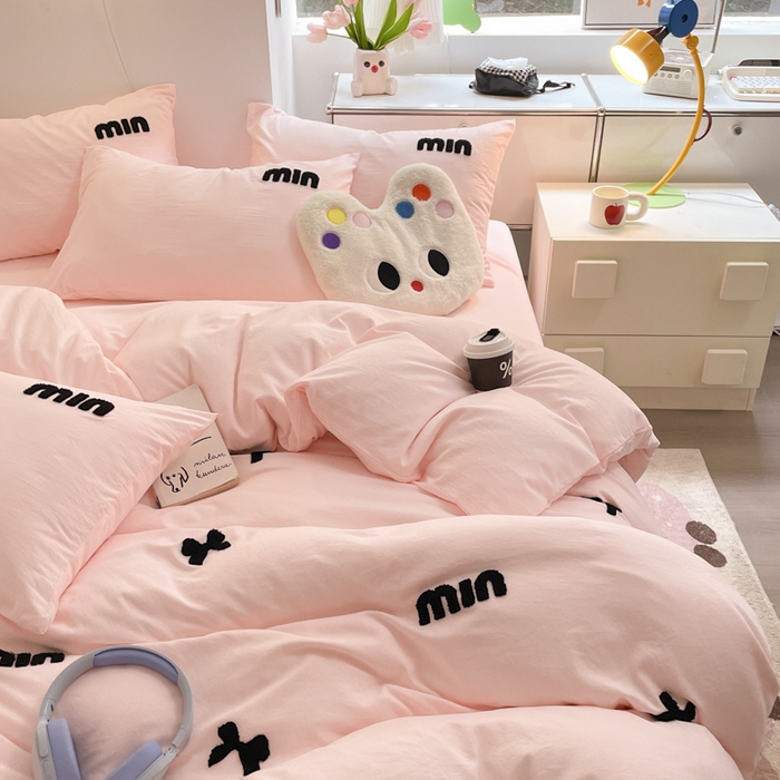 91家纺网 家纺一手货源 找家纺 优卡迪家纺馆 2025新款水洗棉毛巾绣四件套（下载文件夹包含买家秀） 迷你情结-玉粉