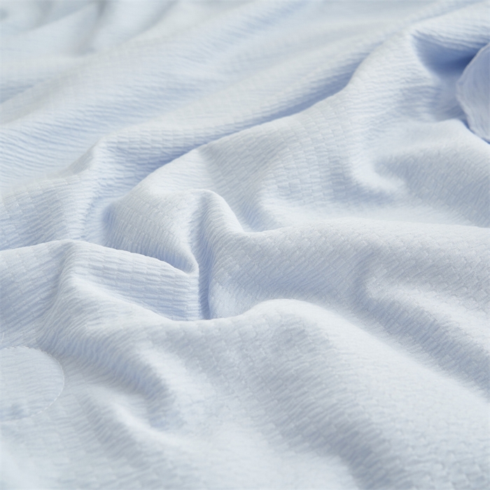 91家纺网 家纺一手货源 找家纺 恒爱家纺 2025新款A类泡泡纱床盖-杜鹃 天空蓝