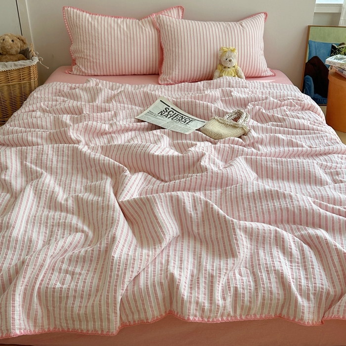 91家纺网 家纺一手货源 找家纺   曼町家居2025新款全棉水洗棉提花贝壳边夏被系列 落樱粉